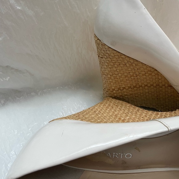 Nude Straw Wedges w/Peep Toe (8) - Picture 4 of 9